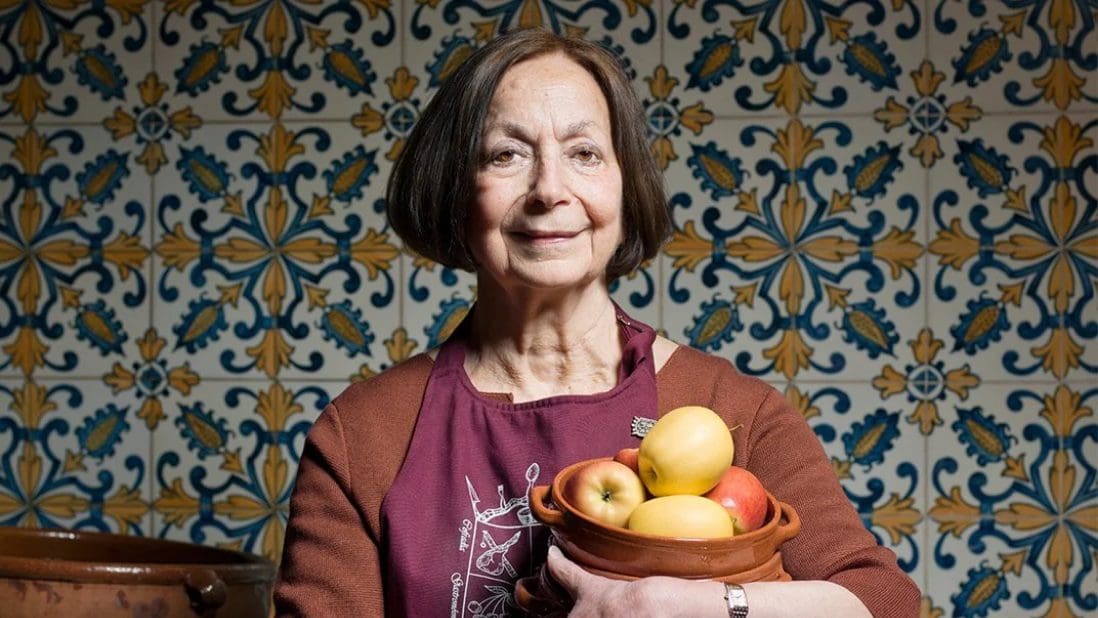 Claudia Roden holding some apples