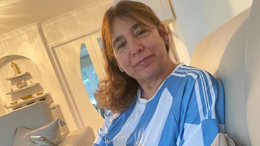 picture of lady wearing an Argenitna football shirt
