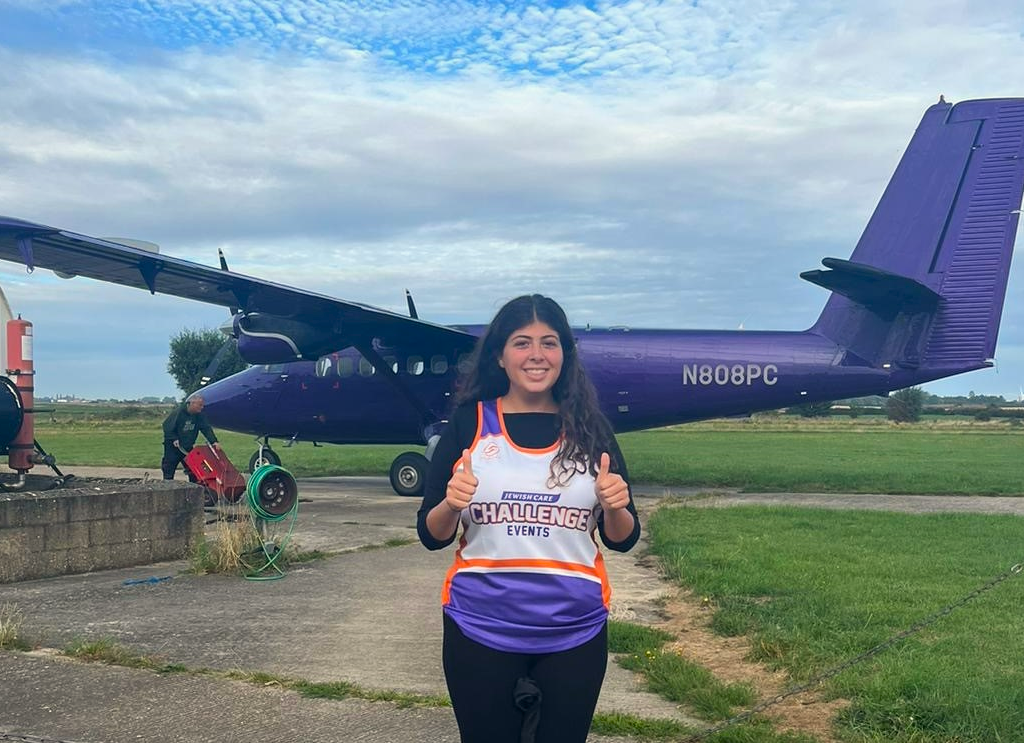 1. Abigail Saltman young MIKE leader is reaching great heights in Skydive for Jewish Care 2