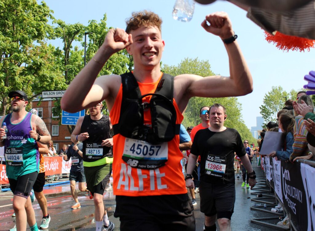 Alfie Keene running for Jami, part of Jewish Care 2mb
